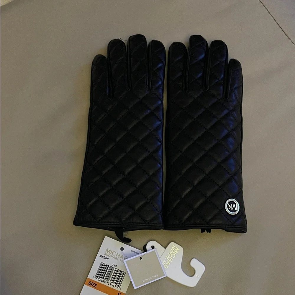 MICHAEL KORS WOMANS BLACK LEATHER QUILTED GLOVES / SIZE S / NWT